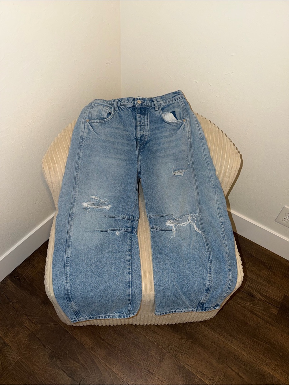 Free People Distressed BarrelJeans